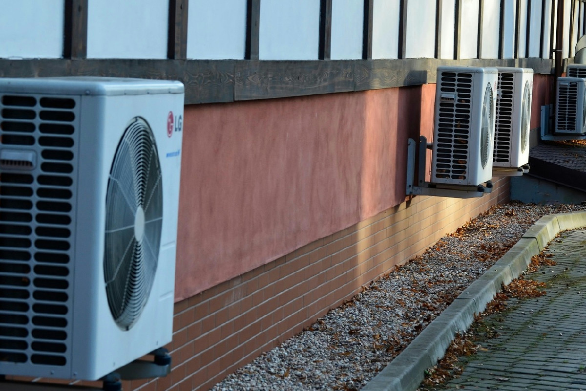 La famiglia italiana scopre il nuovo sistema che scalda la casa senza bollette: addio caldaia